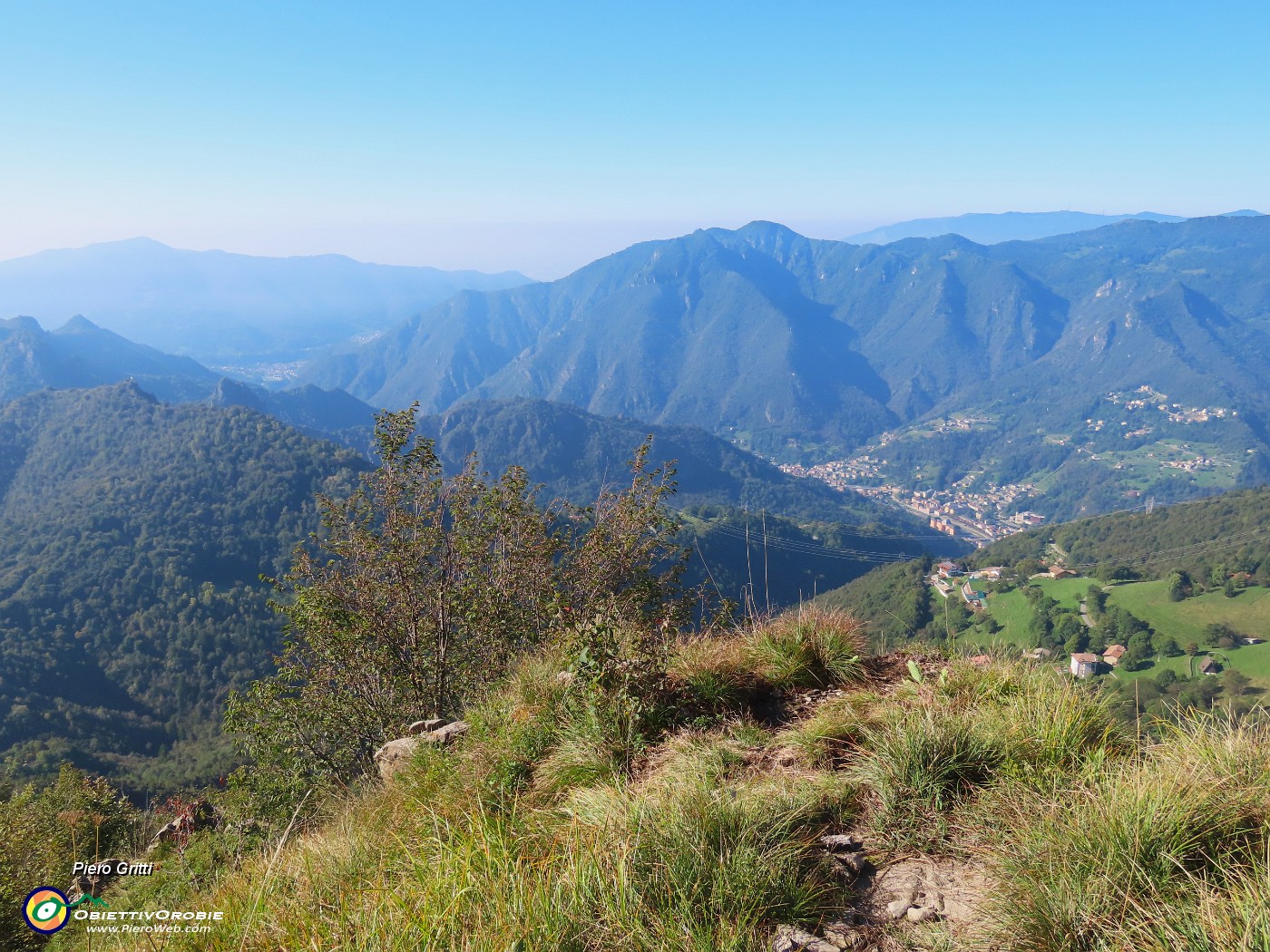 24 Dal Canto Alto allo Zucco con vista su S. Pellegrino .JPG